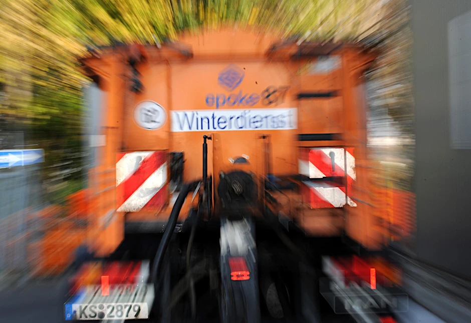 Ein deutsches Streufahrzeug im Einsatz. (Symbolfoto)