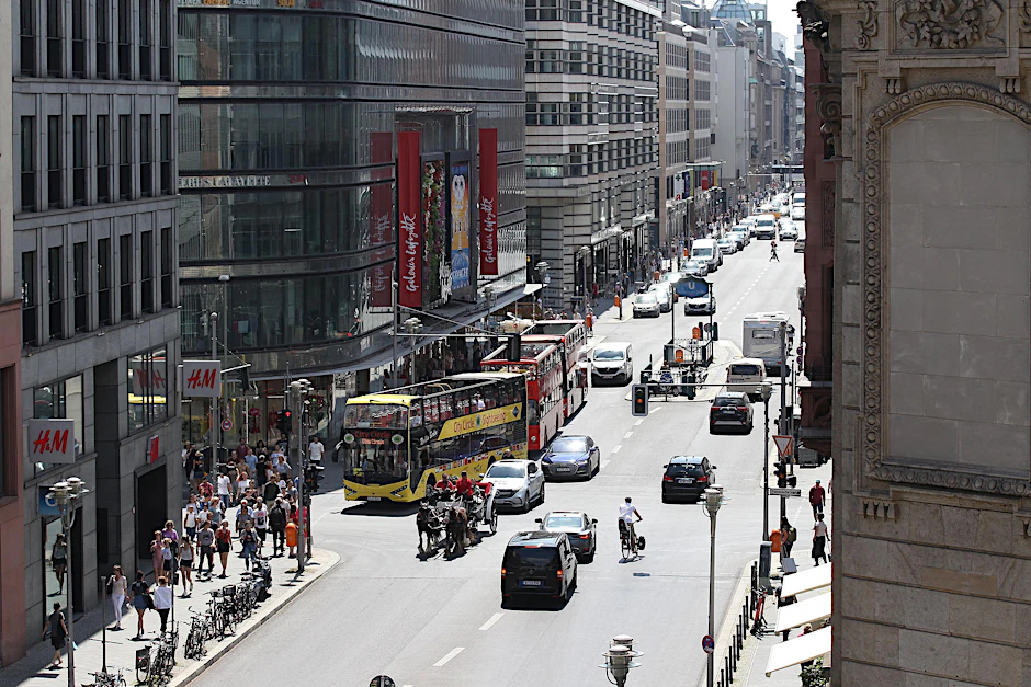 Vom Pracht-Boulevard zur Sorgen-Meile: Jetzt wollen auch die Galeries Lafayette wegziehen.