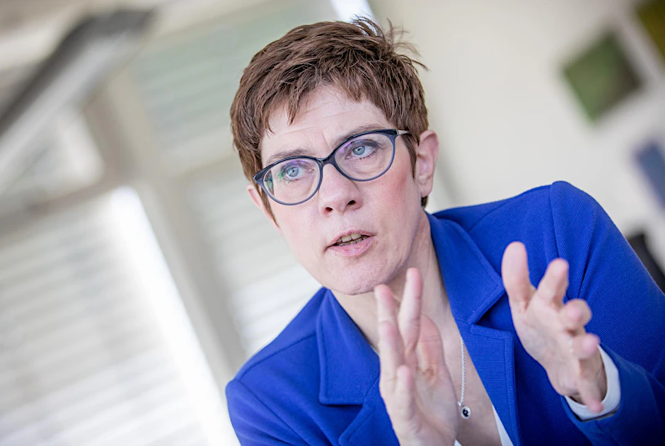 Annegret Kramp-Karrenbauer hat einen Parteiausschluss von Hans-Georg Maaßen ins Spiel gebracht.