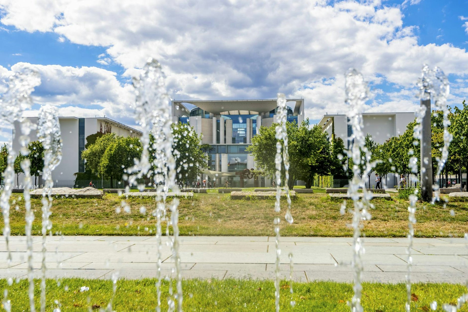Wo die Steuer-Millionen sprudeln: Die Erweiterung des Bundeskanzleramtes wird viel teurer, als geplant.