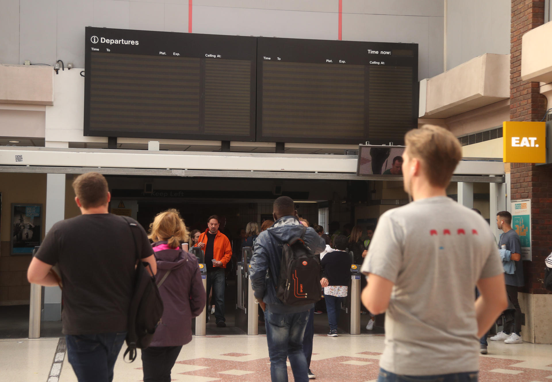 Verwirrung auch an Bahnhöfen: Anzeigetafeln fielen während des Stromausfalls aus.