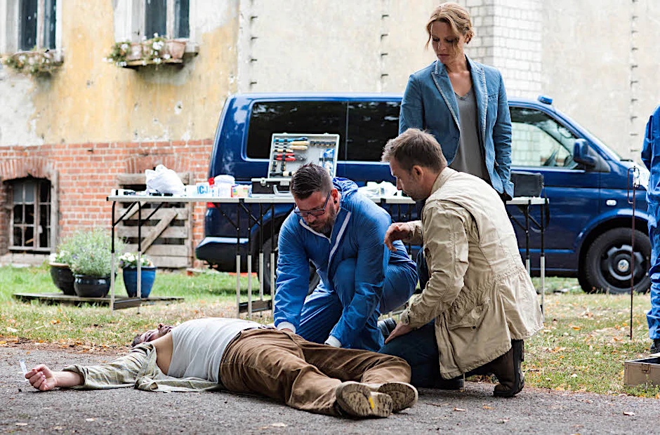 Olga Lenski (Maria Simon) und Adam Raczek (Lucas Gregorowicz, r.)