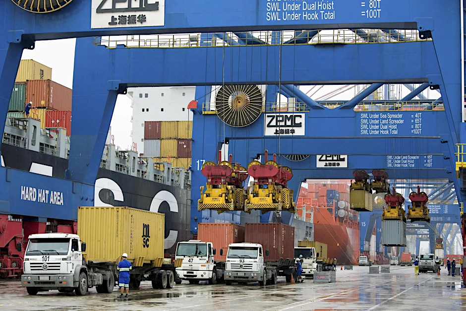 Container werden im Hafen von Santos verladen, der Teil des Freihandelsabkommen ist. (Archivbild)