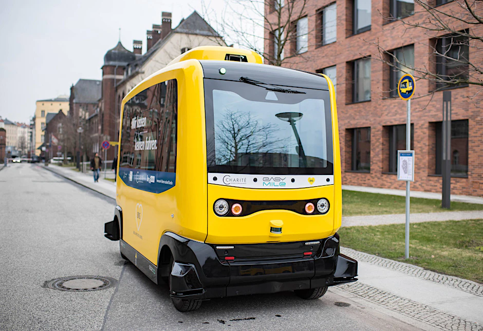 Ein Franzose in Mitte: Auf dem Charité-Campus in Mitte sind bereits zwei Elektrobusse von Easymile unterwegs.