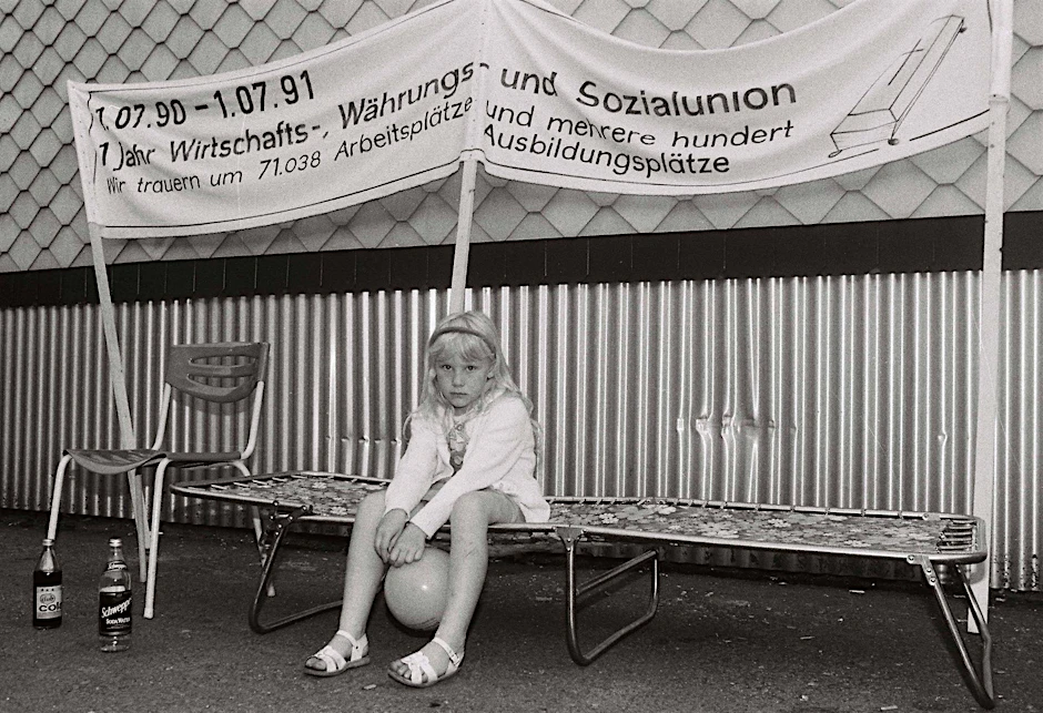 Nicht mehr dankbar: Im Juli 1991 besetzten DDR-Bürger, deren Betriebe von Schließung bedroht waren, die Treuhand-Niederlassung in Suhl.