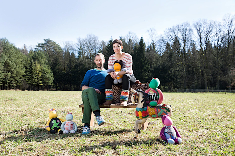 Hendrik Lind und Jennifer Arndt-Lind haben gemeinsam die Mapapu GbR gegründet und helfen mit ihren Seelentröstern Trauernden bei der Verarbeitung ihres Verlustes.