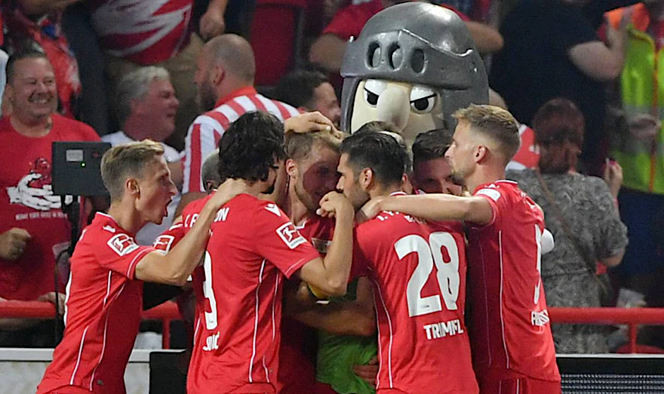 Ritter Keule, lach doch mal! Am heutigen Freitag wollen die Unioner im Heimspiel gegen Eintracht Frankfurt wieder ausgiebig jubeln.