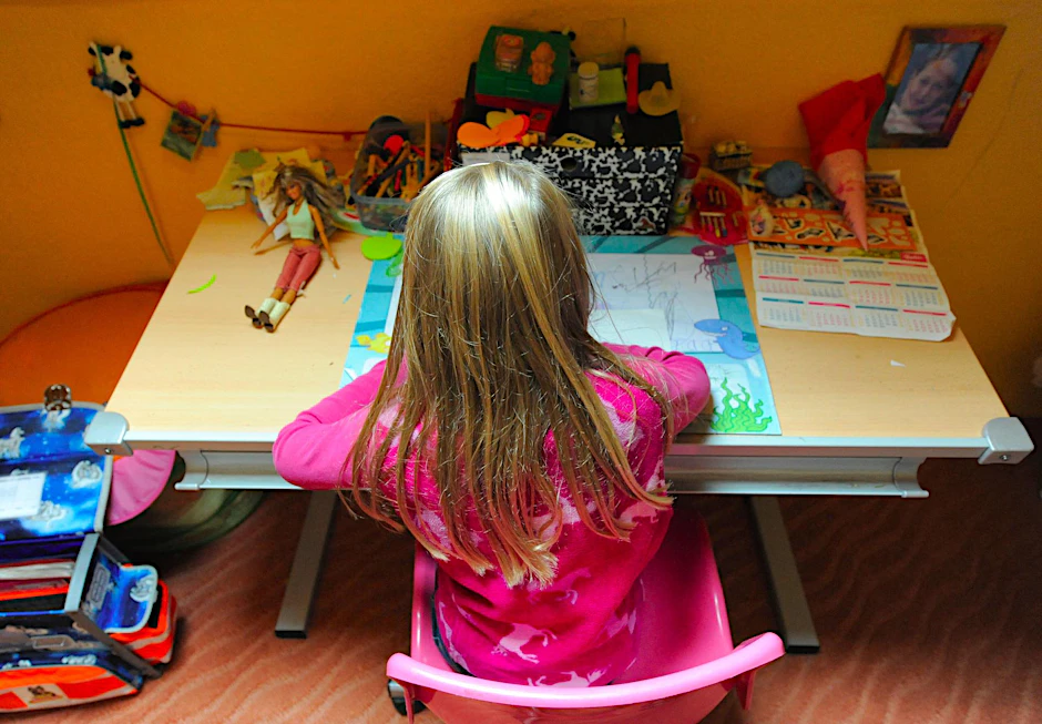 Hacker-Angriff im Kinderzimmer: Die achtjährige dachte zuerst, dass ihre Schwester laut Musik hören würde. (Symbolfoto)