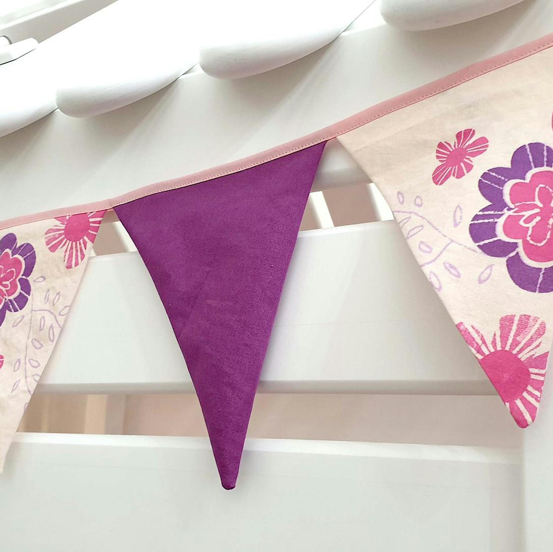 Stoffreste: Bunte Wimpelketten fürs Kinderzimmer