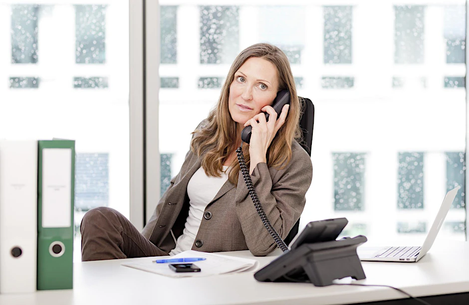 Vertrauliche Dinge sollte man im Job besser am Telefon klären – nicht via E-Mail.