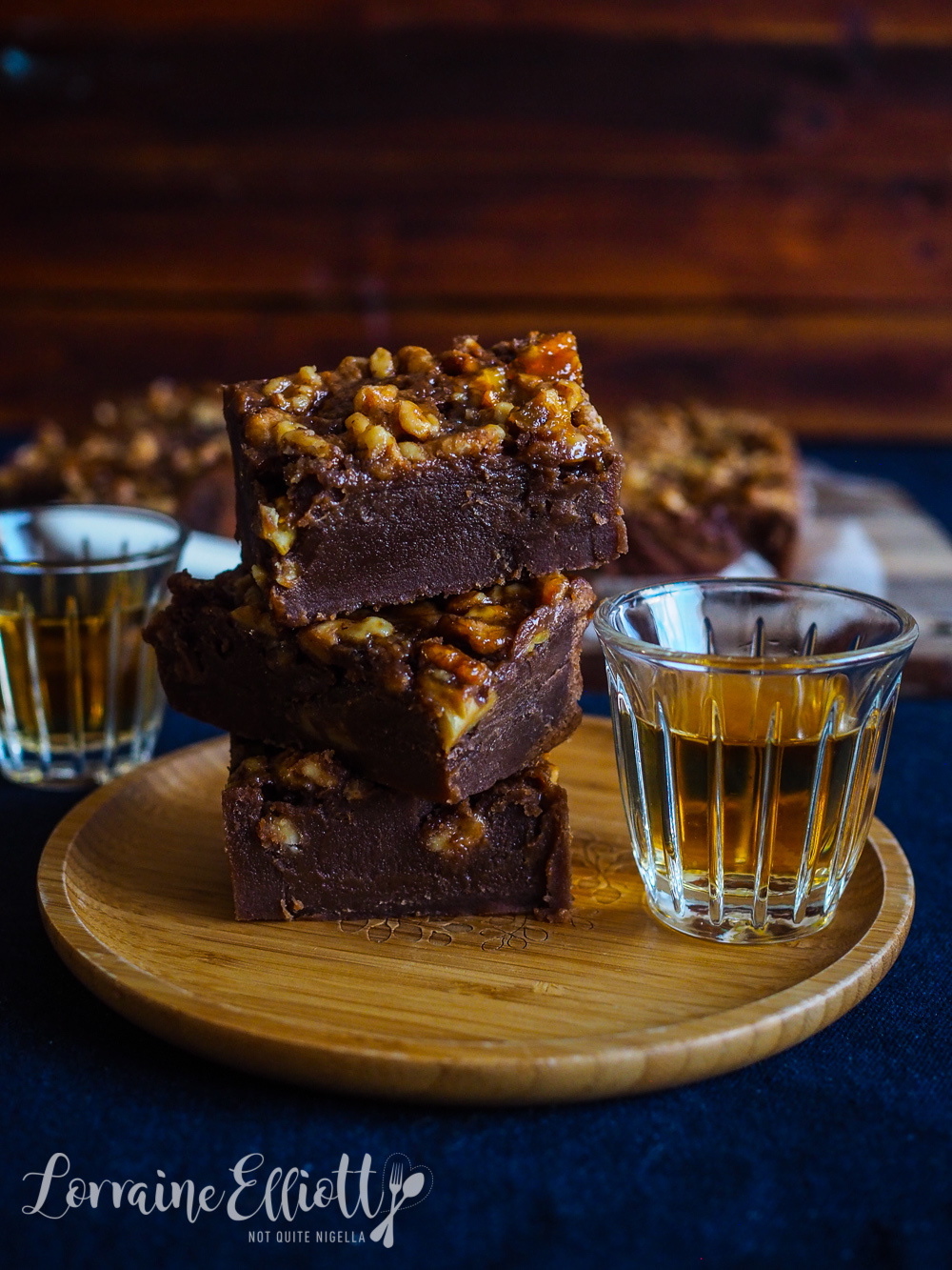 Das Palmer House Hilton Brownie ist kein gewöhnlicher kuchenartiger Brownie. Es ist süß mit seiner Aprikosenglasur, samtig und dekadent.