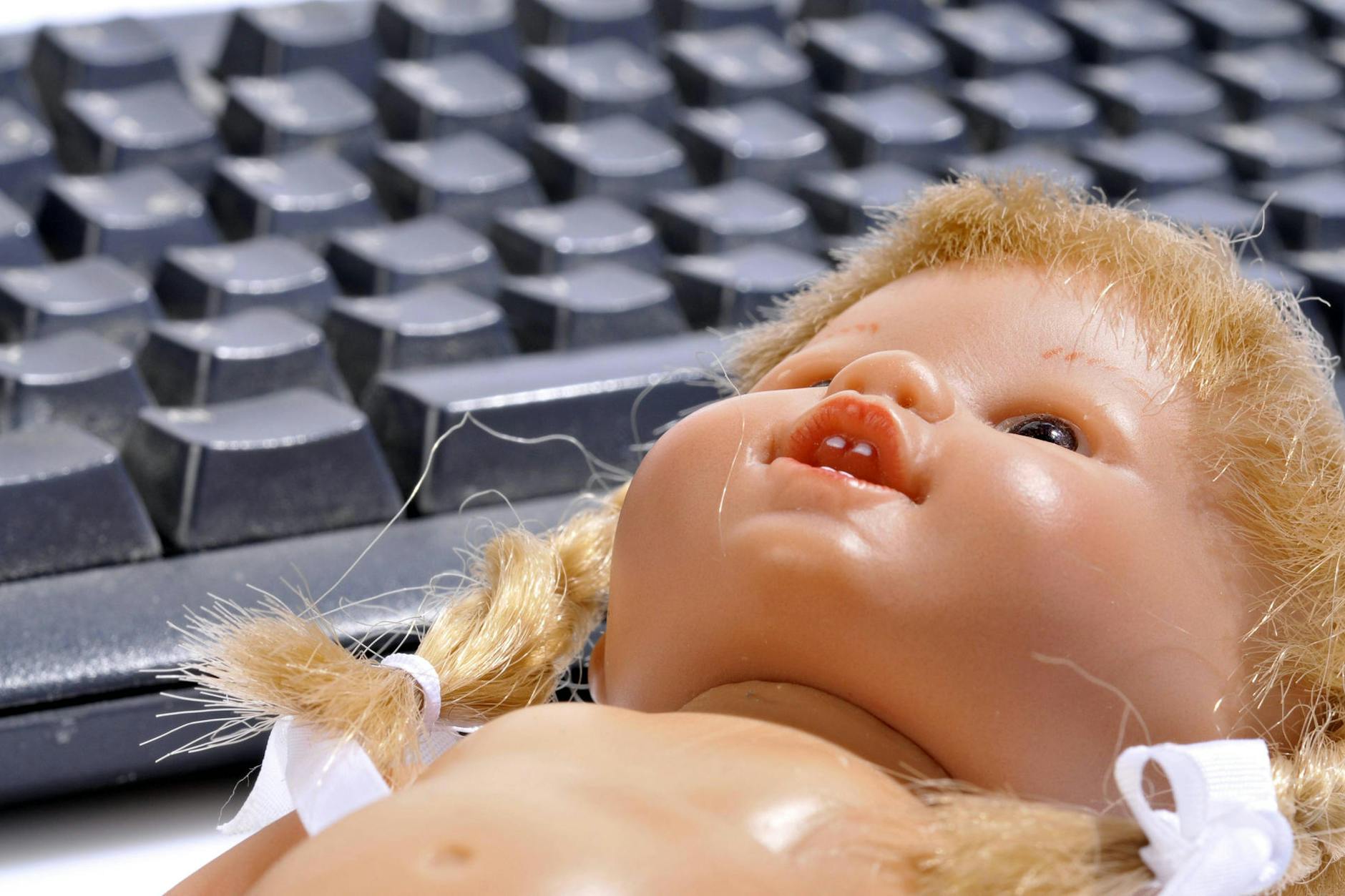 Europol gelingt ein Schlag gegen einen Pädophilen-Ring.