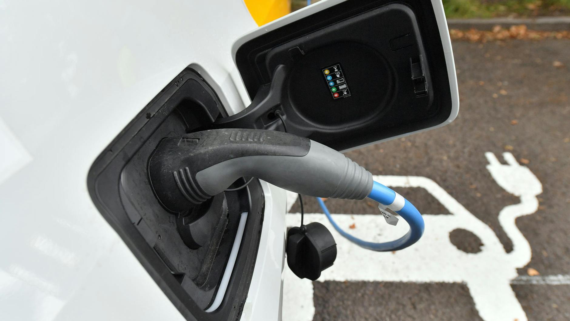 Der Umweltbonus für die Anschaffung eines E-Autos kommt seit 2022 aus dem Klima- und Transformationsfonds.