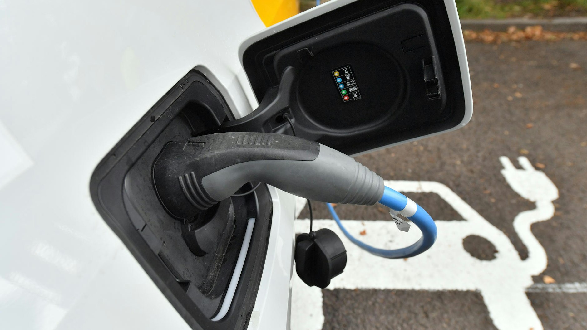 Der Umweltbonus für die Anschaffung eines E-Autos kommt seit 2022 aus dem Klima- und Transformationsfonds.