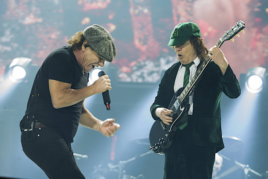 Die australische Rockband AC/DC mit Sänger Brian Johnson (l.) und Gitarrist Angus Young.