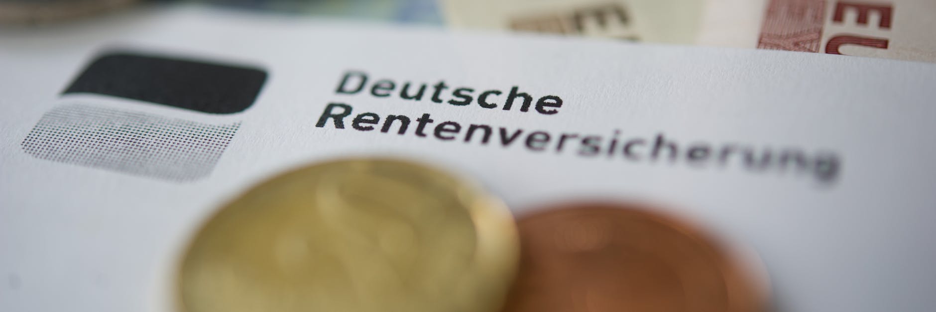 Die Info der gesetzlichen Deutschen Rentenversicherung bekommt jeder, der mindestens 27 Jahre alt ist. 