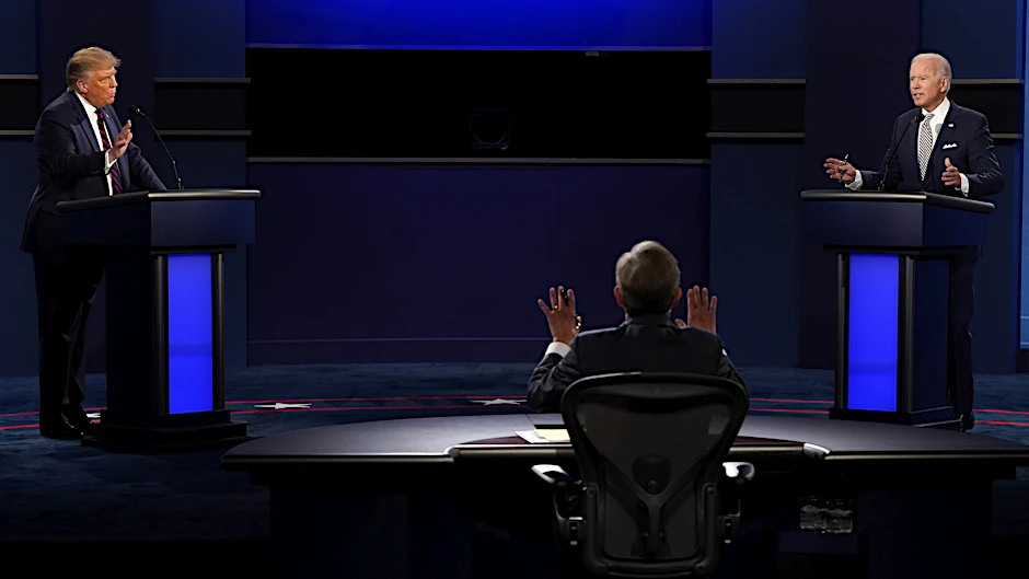 Hände hoch: Moderator Chris Wallace versuchte vergeblich, Struktur in die Debatte Trumps und Bidens zu bringen.