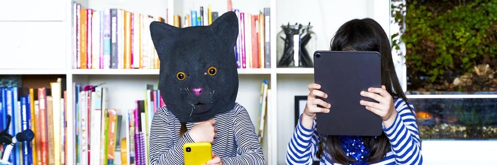 Masken dienen ganz verschiedenen Zwecken. Hier geht es wahrscheinlich nur um reinen Spaß.