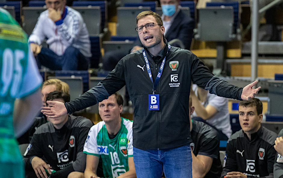 Trainer Jaron Siewert hofft gegen Leipzig auf eine deutliche Leistungssteigerung seiner Handball-Füchse.&nbsp;