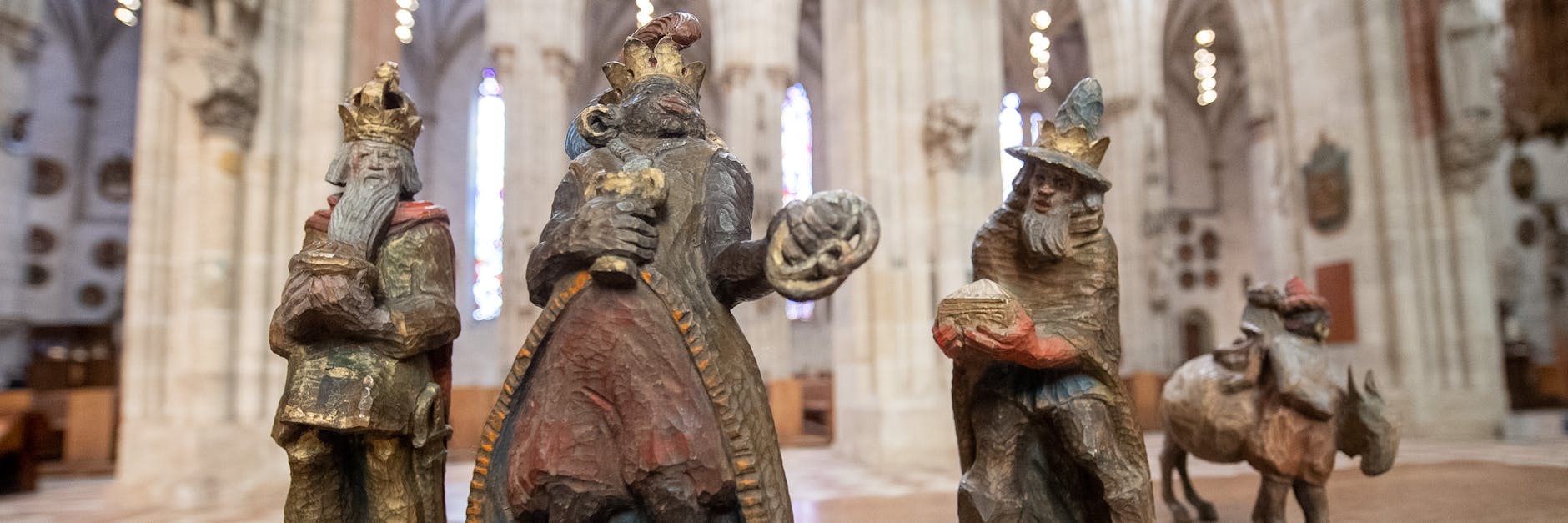 Rassistische Darstellung? Die Figur des Melchior (vorne) steht mit den anderen Figuren der Heiligen Drei Könige im Ulmer Münster.