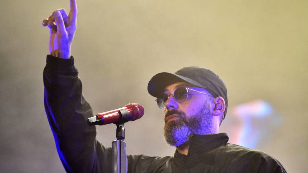 Der Berliner Produzent hat mit <a href="https://www.berliner-kurier.de/kultur-vergnuegen/5000-fans-groelen-mit-rapper-sido-in-der-waldbuehne-li.103294">Sido</a> auch richtige musikalische Schwergewichte der Deutschrap-Szene vor der Kamera gehabt.