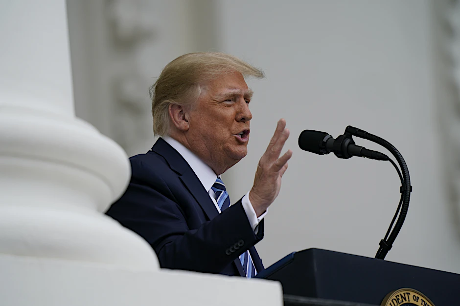 Neun Tage nach seinem positiven Corona-Test ist US-Präsident Donald Trump nach Angaben seines Arztes nicht mehr ansteckend.
