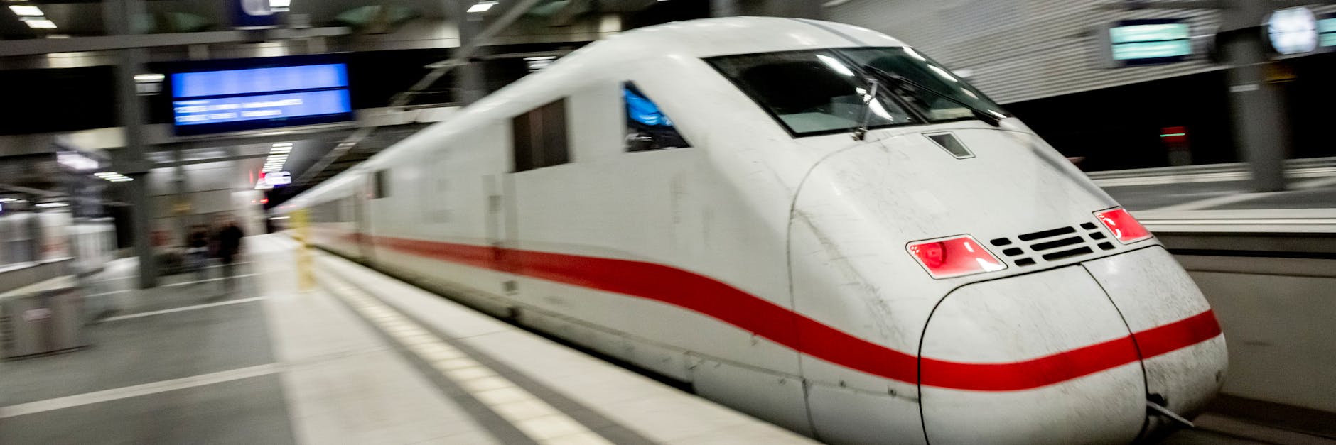 Bei Hannover wurde ein ICE durchsucht. (Symbolbild)