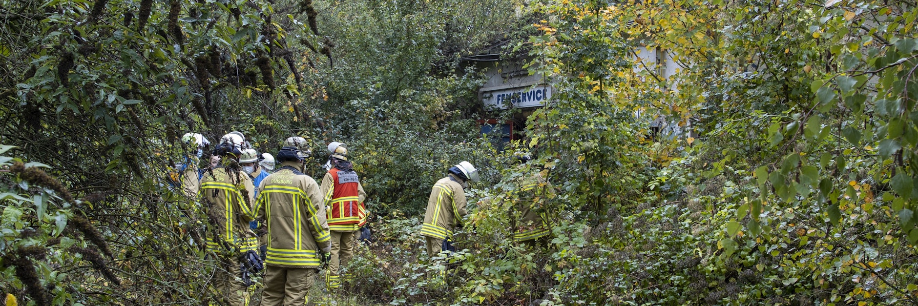 Eine Brache in Duisburg: Hier wurde die Leiche eines 14 Jahre alten Mädchens entdeckt.