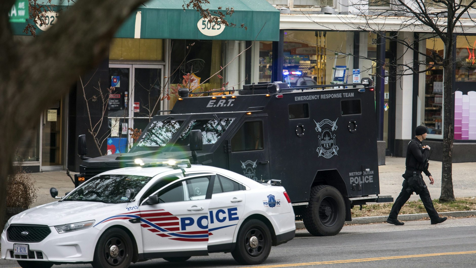 Die Polizei hatte wegen des bewaffneten Manns, der angeblich in einer Pizzeria Washingtons gefangen gehaltene Kinder befreien wollte, einen Großeinsatz.
