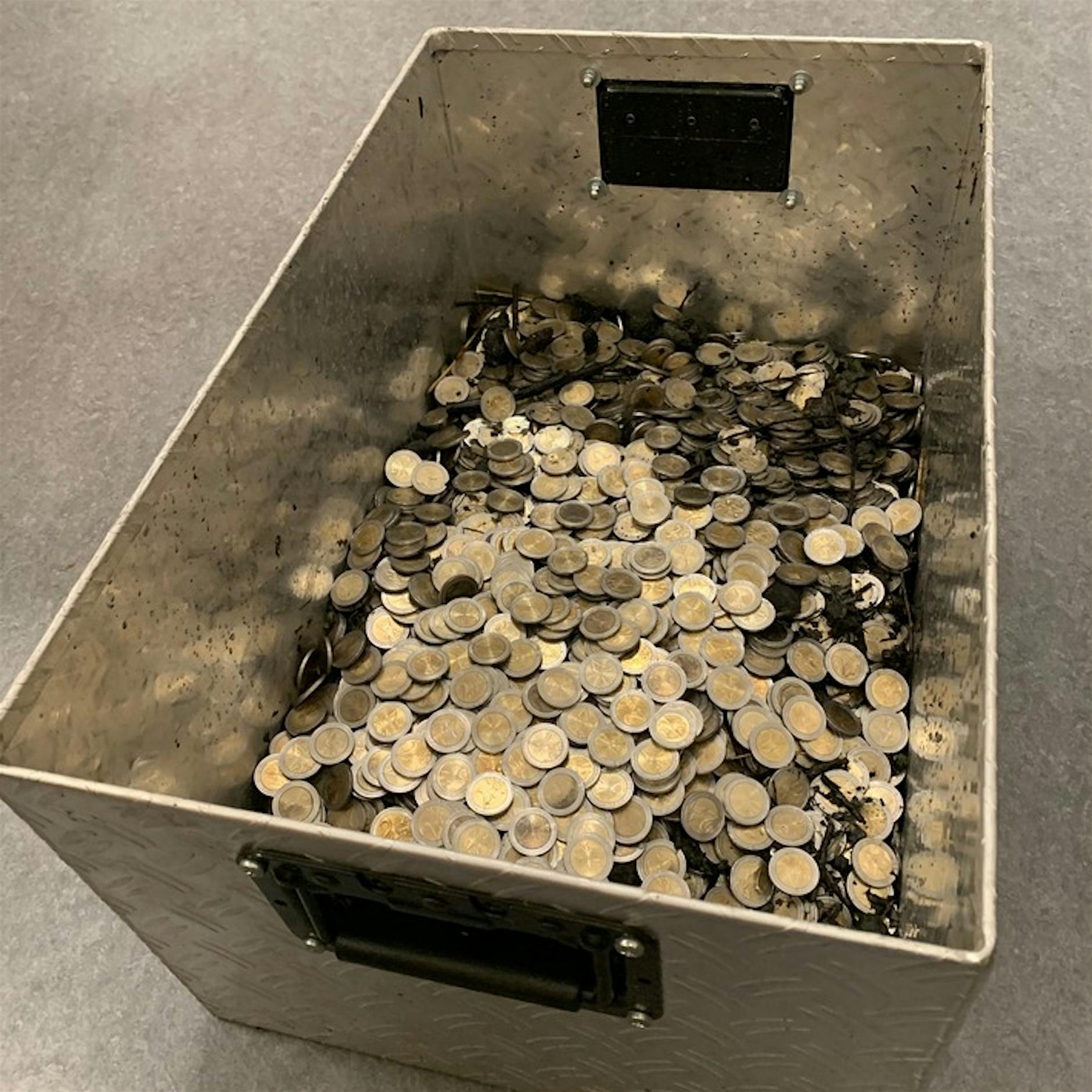 Kinder entdecken Falschgeld-Schatz in Bach