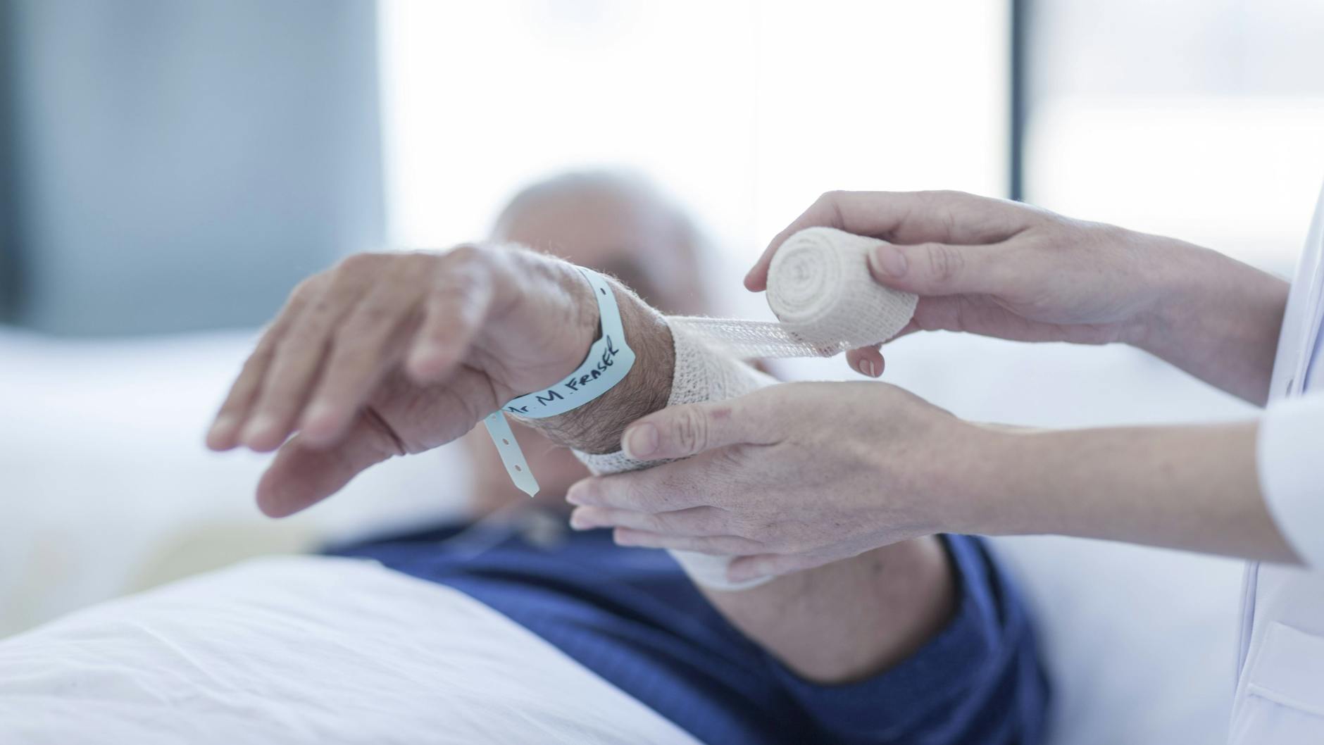 Neun Berliner Kliniken reagieren auf die steigenden Corona-Infektionszahlen. <br><br><br>