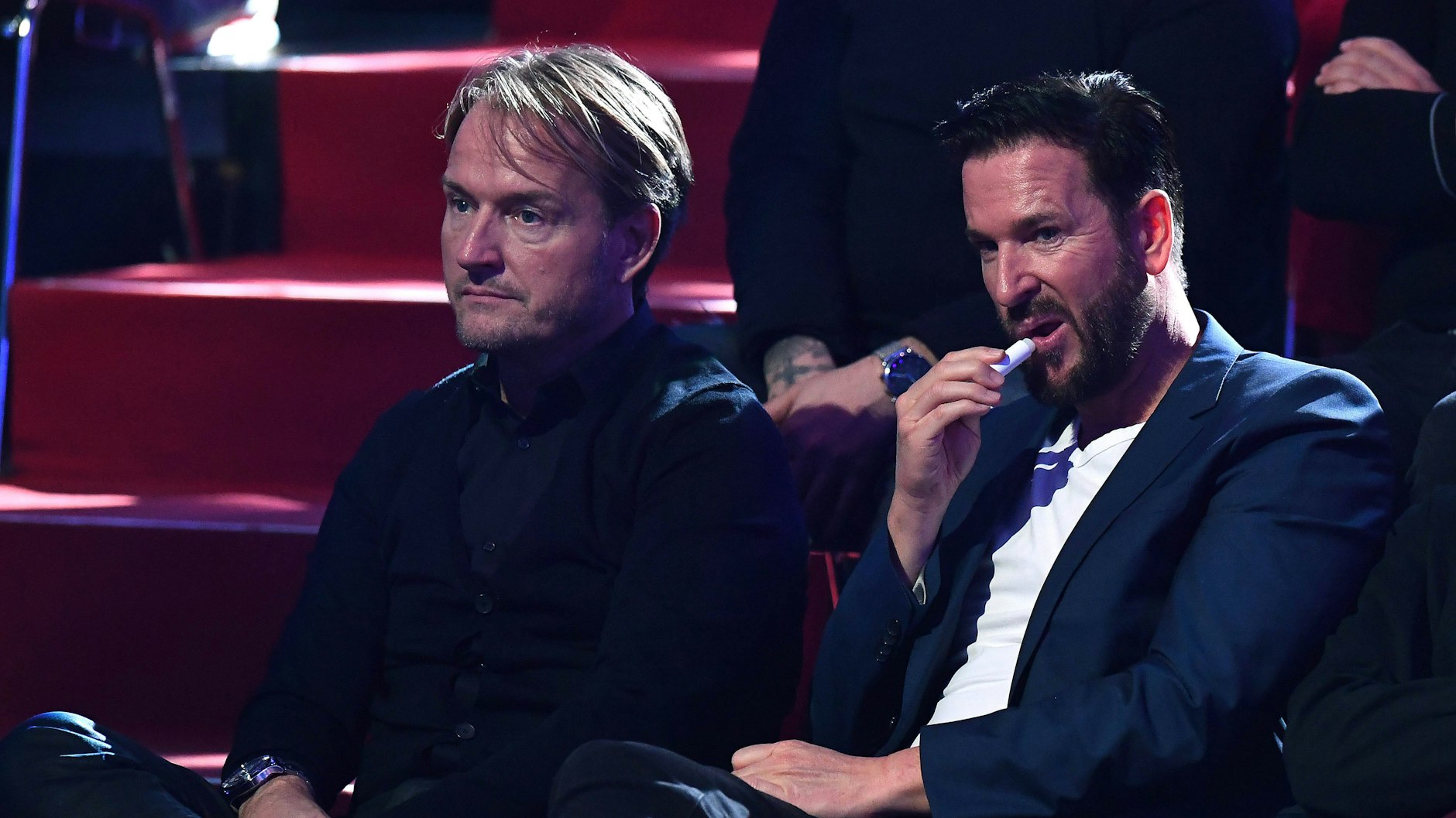 Michael Wendler zusammen mit Manager Markus Krampe im Publikum bei „Let's Dance“.