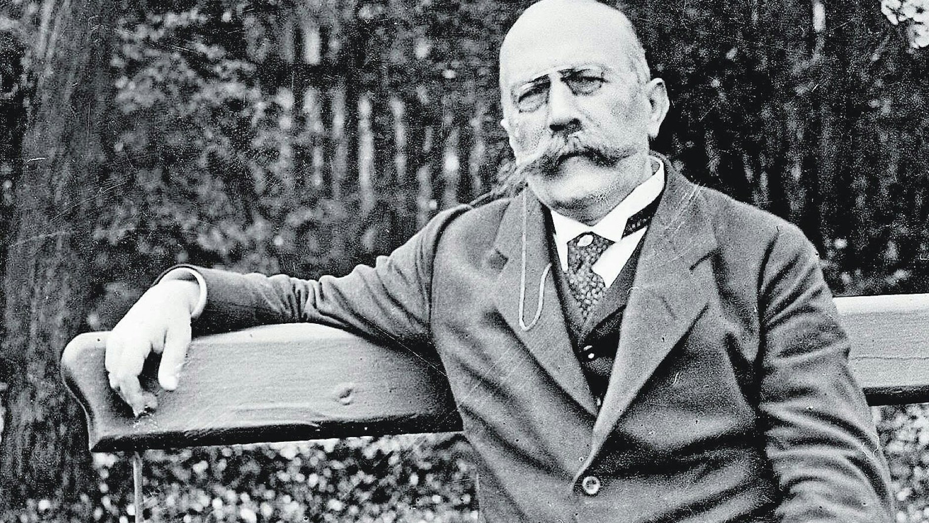 Adolf Wermuth (1855–1927)&nbsp; war von 1912 bis 1920 Oberbürgermeister von Berlin. Er setzte 1920 den Vertrag zur Bildung der Einheitsgemeinde Groß-Berlin durch.