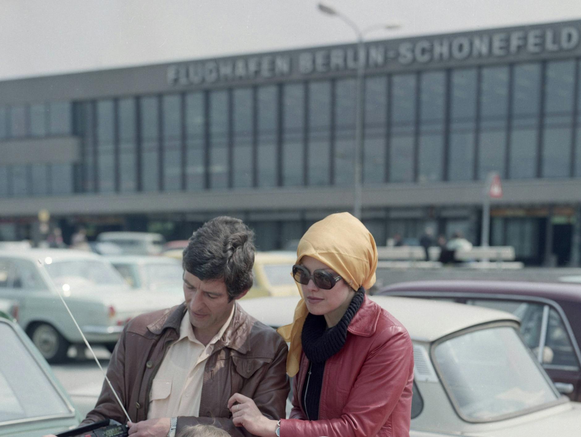 Vom Trabant ins Flugzeug: Vom Flughafen Berlin-Schönefeld, hier im Jahr 1976, starteten Millionen DDR-Bürger in den Urlaub. 