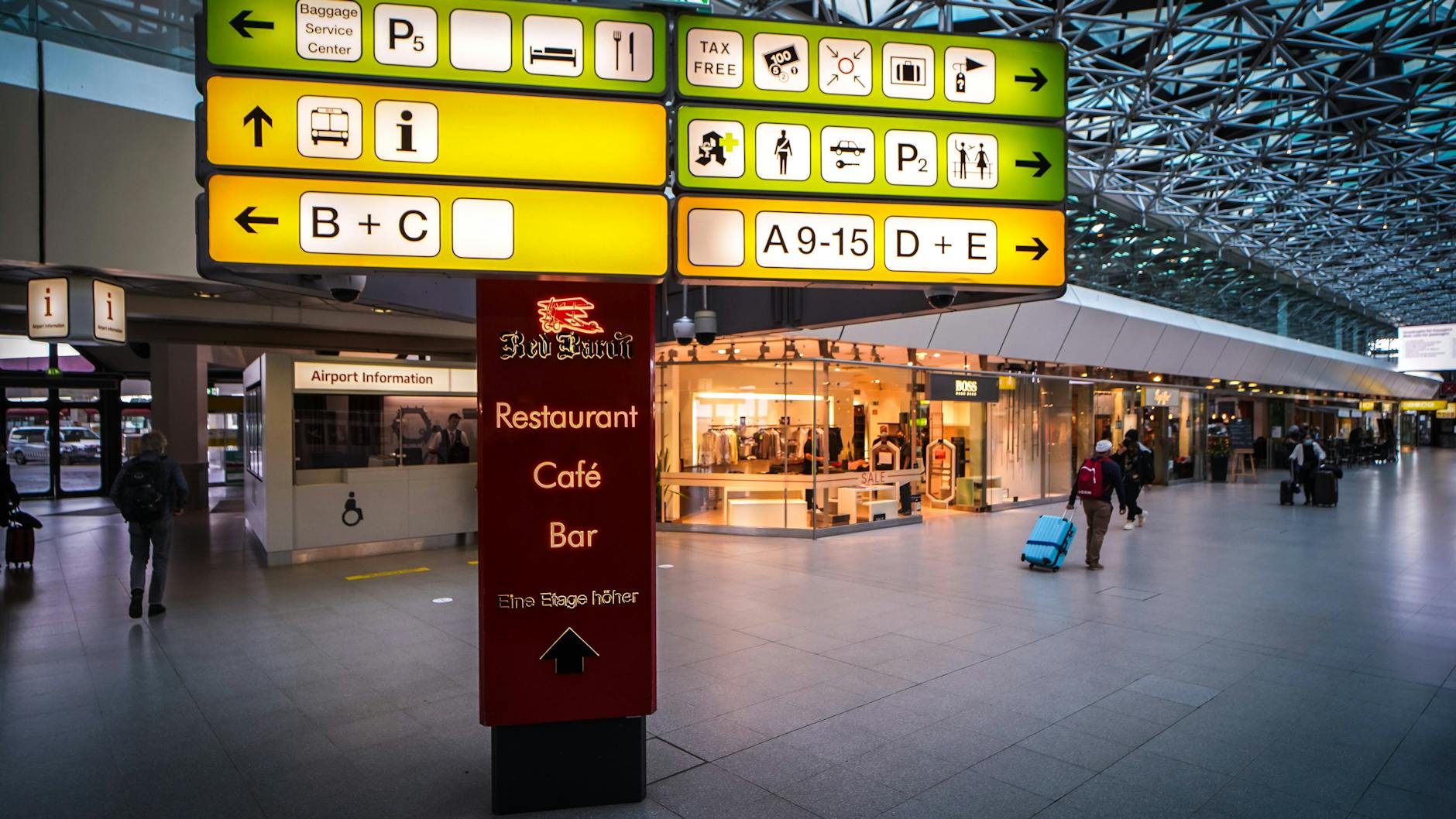 Flughafen Tegel, Terminal A. Am 8. November hebt in TXL zum letzten Mal ein Flugzeug ab . Wie beim ersten Flug 1960 wird es die Air France sein.
