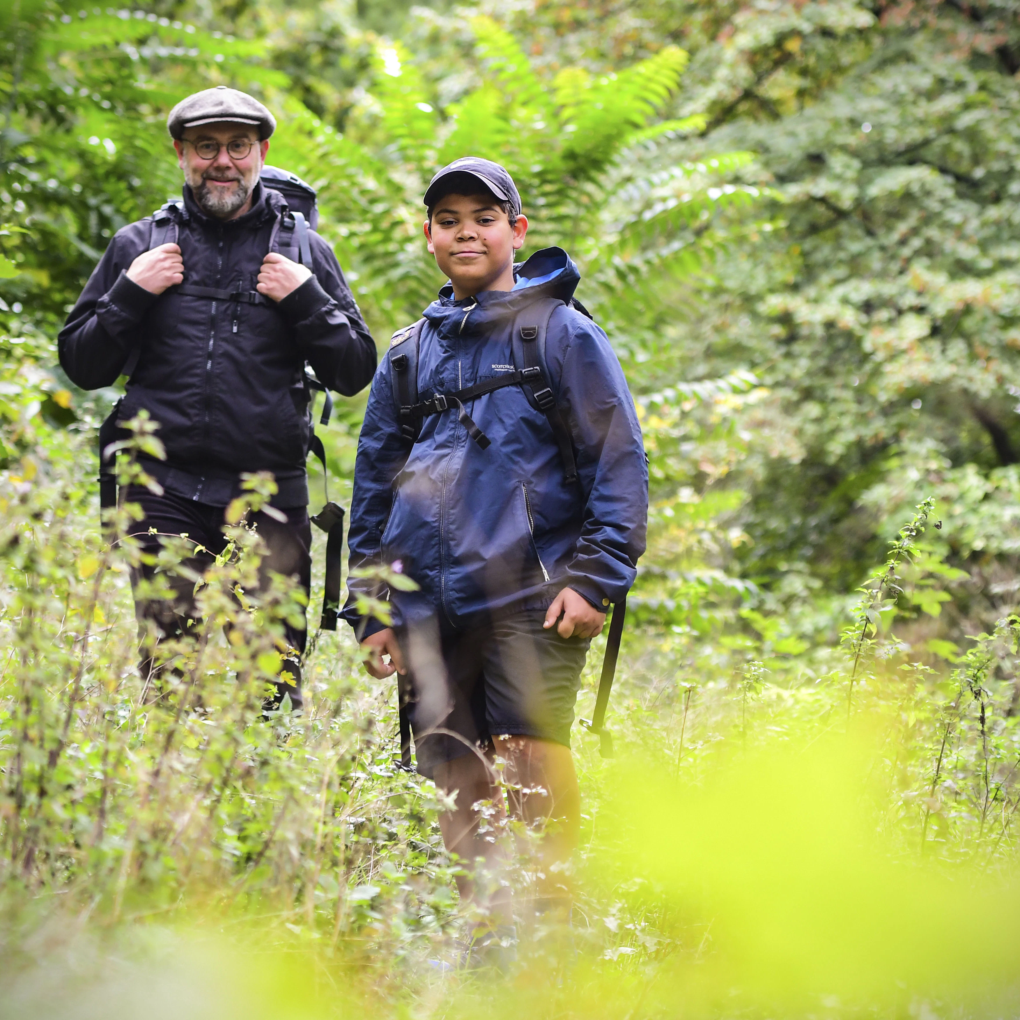 Vater und Sohn beim Wandern, diesmal in Berlin.&nbsp;