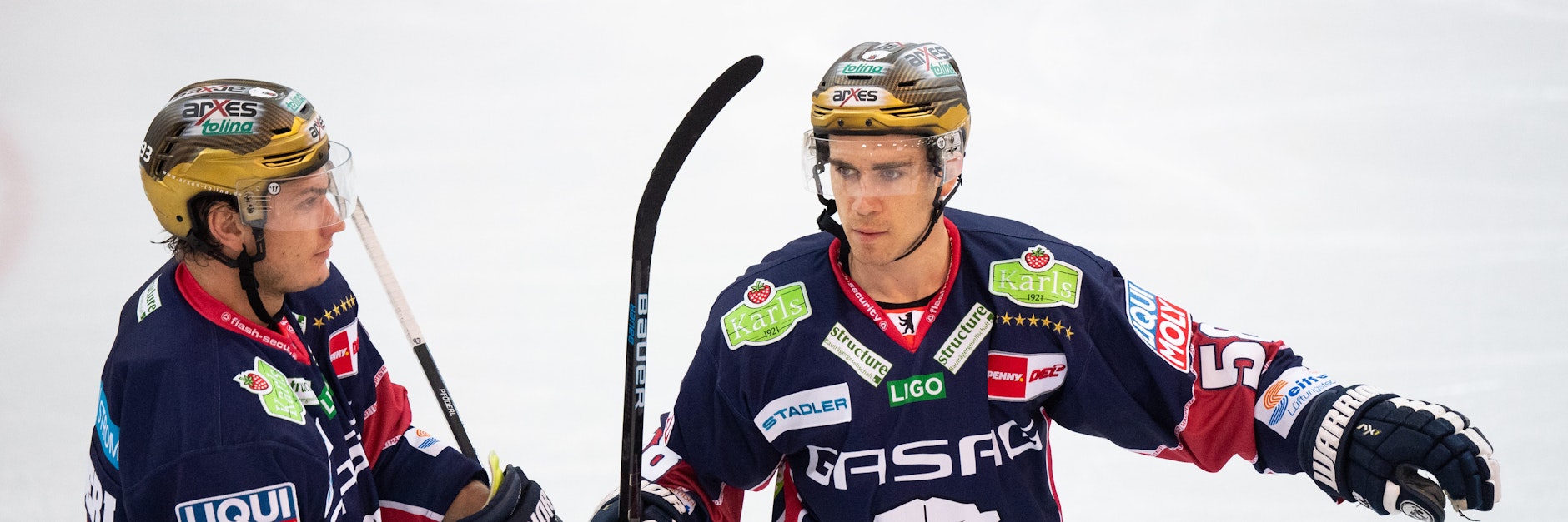 Leo Pföderl (l.) und Ryan McKiernan wollen vor einigen Fans ihr Können zeigen.