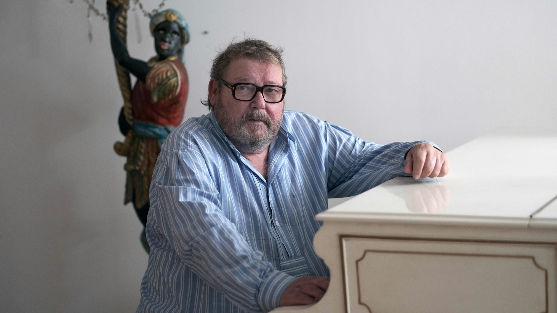 Der Herr am Klavier, auch das ist Walter Plathe.