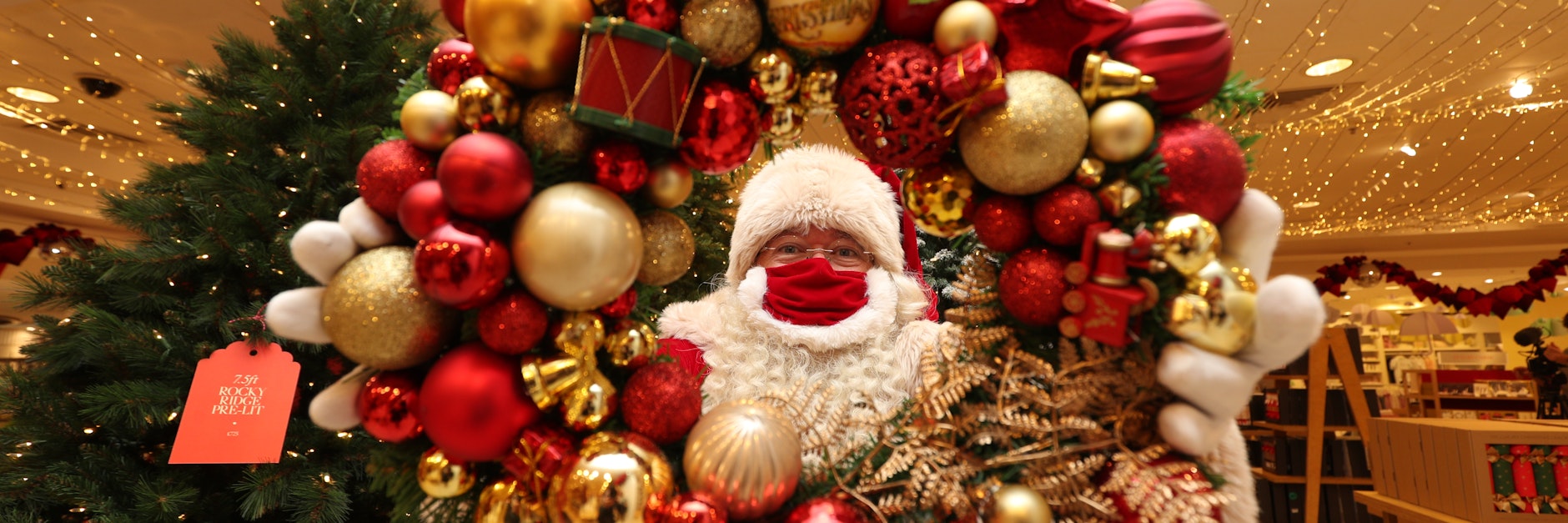 Weihnachtsmann mit Maske: In London wird das schon vorgeführt, kann als Warnung für Deutschland dienen.