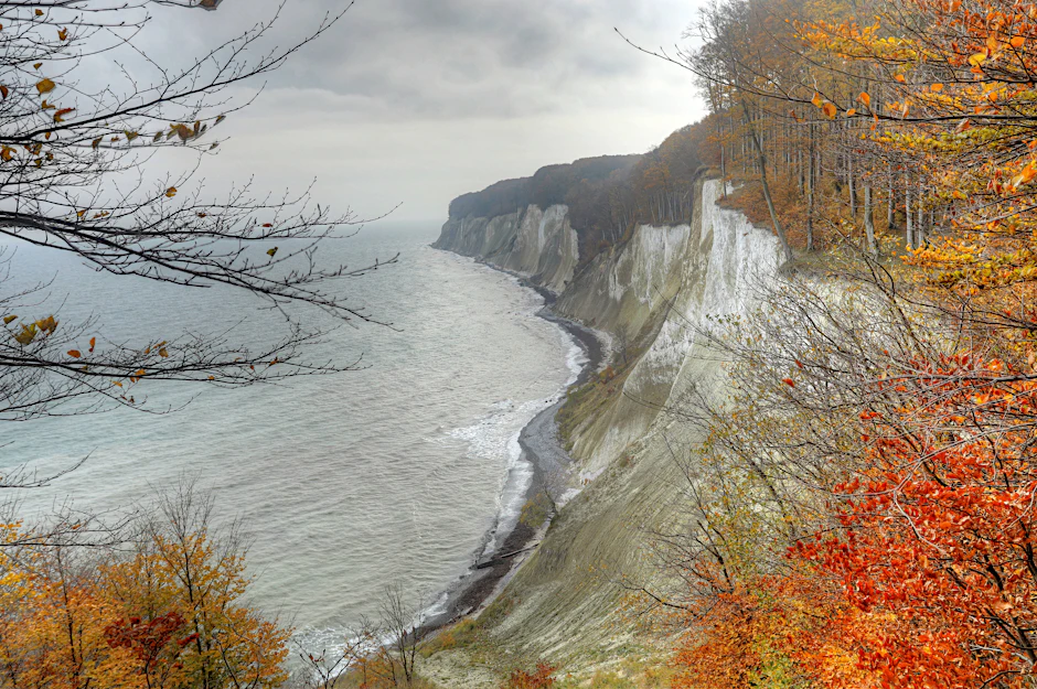 Kreidefelsen auf Rügen im Herbst. Für Berliner derzeit nur schwer erreichbar.&nbsp;