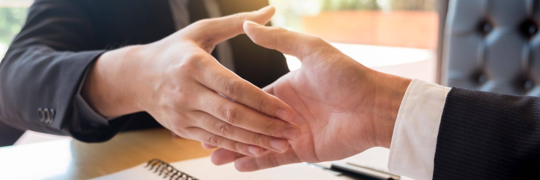 Ein libanesischer Oberarzt wird nicht eingebürgert, weil er Frauen den Handschlag verweigert.