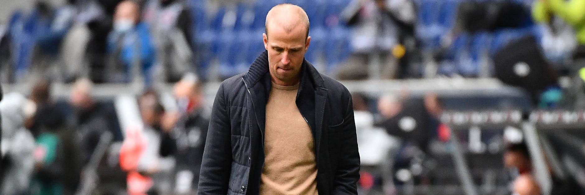 Hoffenheims Trainer Sebastian Hoeneß musste erstmal die Nachricht verdauen.