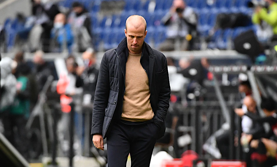 Hoffenheims Trainer Sebastian Hoeneß musste erstmal die Nachricht verdauen.