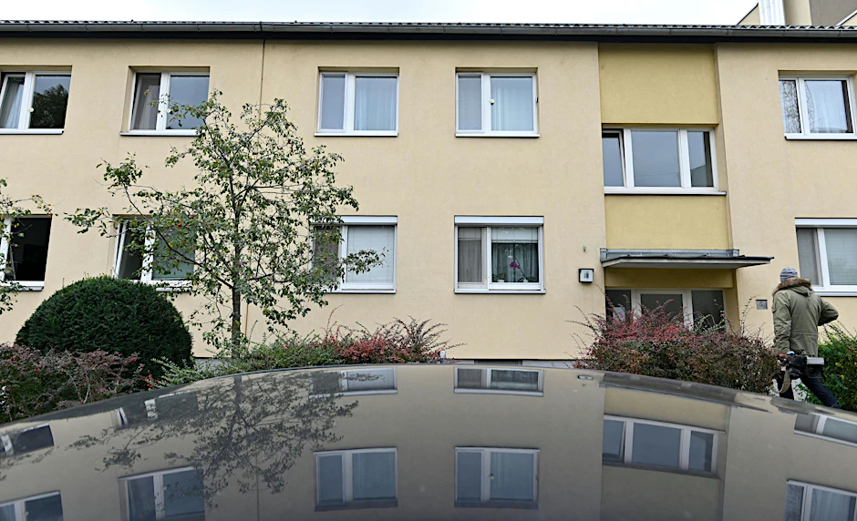 In diesem Mehrfamilienhaus soll eine ihre drei kleinen Töchter getötet haben.