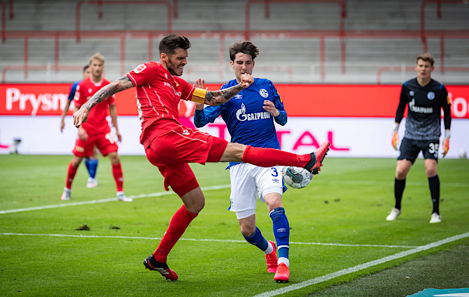 Christopher Trimmel (l.) &amp; Co. wollen am Sonntag auf Schalke agieren und nicht reagieren.
