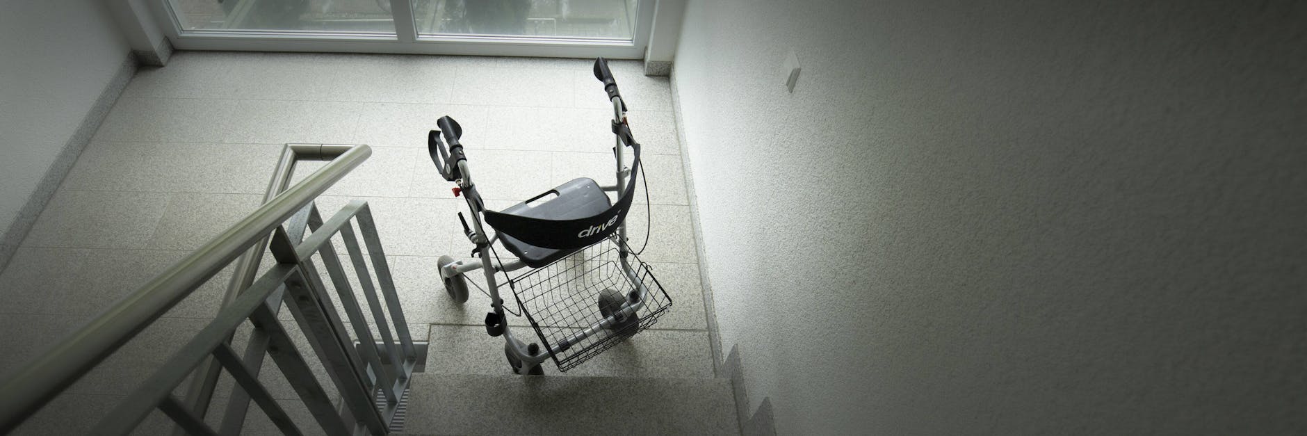 In Pflegeheimen wird Covid 19 oft durch Personal übertragen - und kann dort verheerende Auswirkungen haben. Es braucht flächendeckend schlüssige Konzepte, viel mehr Hilfe aus der Politik und deutlich mehr Aufmerksamkeit aus der Bevölkerung.