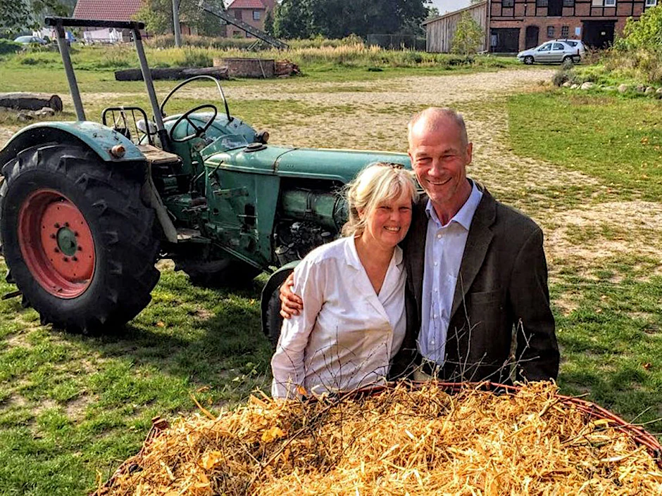 Birgit Theiselmann von Dallwitz und Burkhard Theiselmann. Sie betreiben das Gut Tornow und  haben gegen das Beherbergungsverbot geklagt.