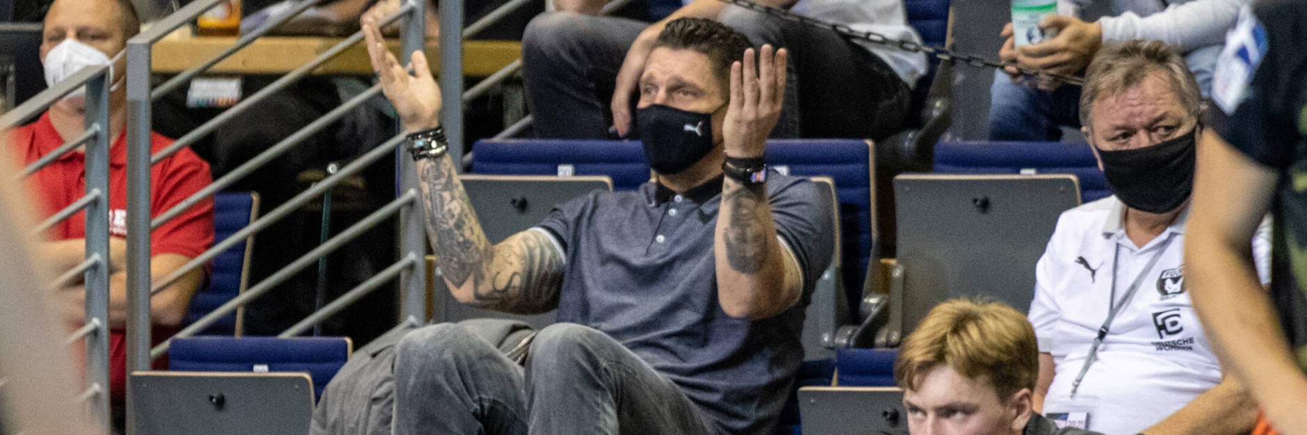 Füchse-Sportvorstand Stefan Kretzschmar ist noch nicht mit allem einverstanden, was seine Jungs da auf der Platte veranstalten, aber es geht in die richtige Richtung.&nbsp;