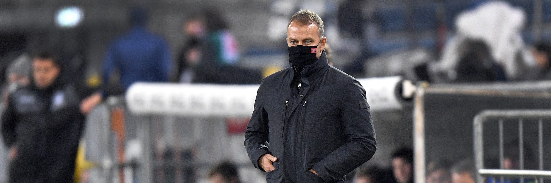 Bayern-Trainer Hansi Flick war Iin Bielefeld gar nicht amüsiert von der Roten Karte für Corentin Tolisso. 