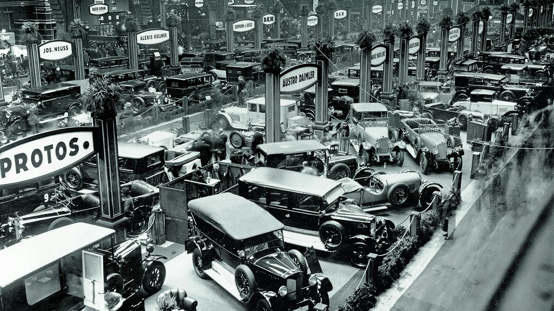 1920s metropolis: The rush of the big city